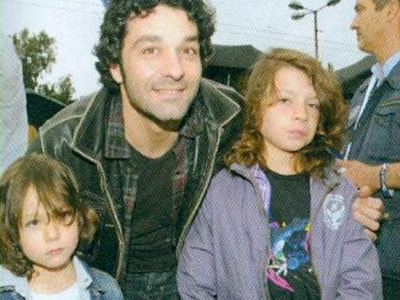 Χαλαρές στιγμές για τον Πέτρο και τους γιους του